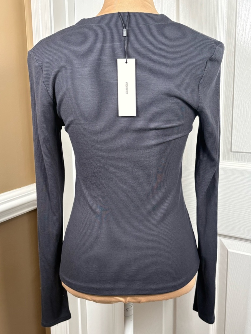 Joah Brown Women's Invisible
Zip Up Top in Vintage‎ Navy NWT M/L - Picture 6 of 16